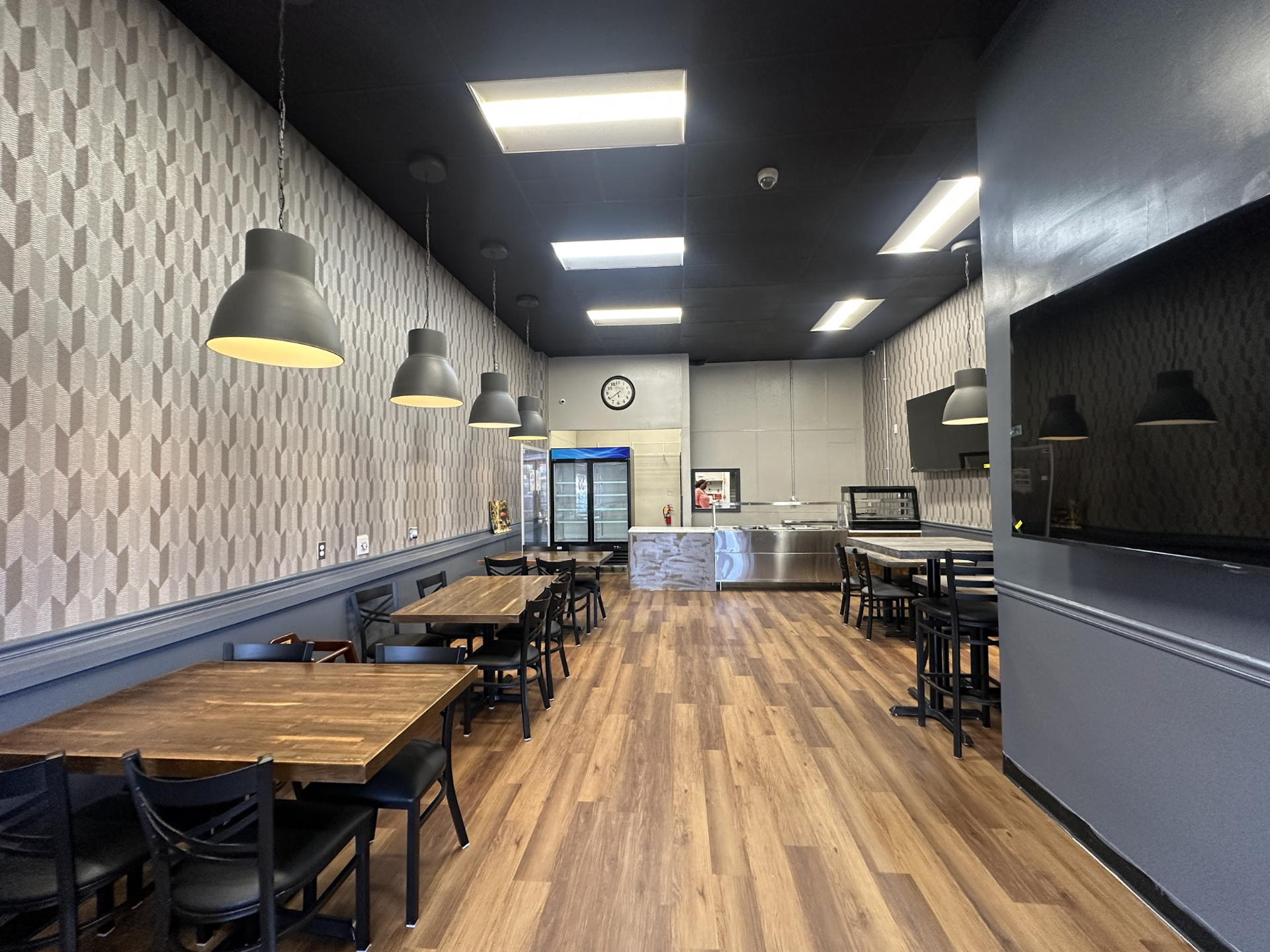 Relax and Enjoy a Comfortable Dine-In Experience
